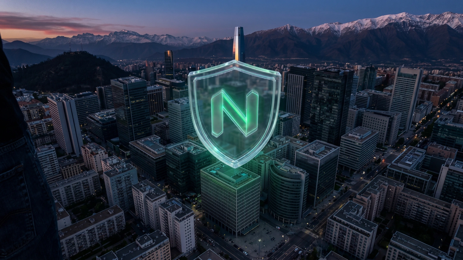 Edificio urbano con escudo de seguridad digital
